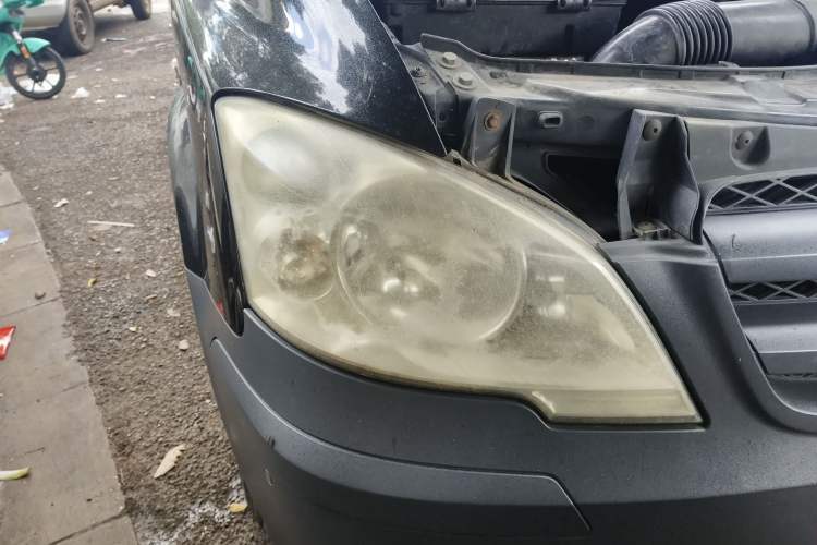 Used Mercedes-Benz Vito 2010 2.5L Elite Edition Right Front Headlight