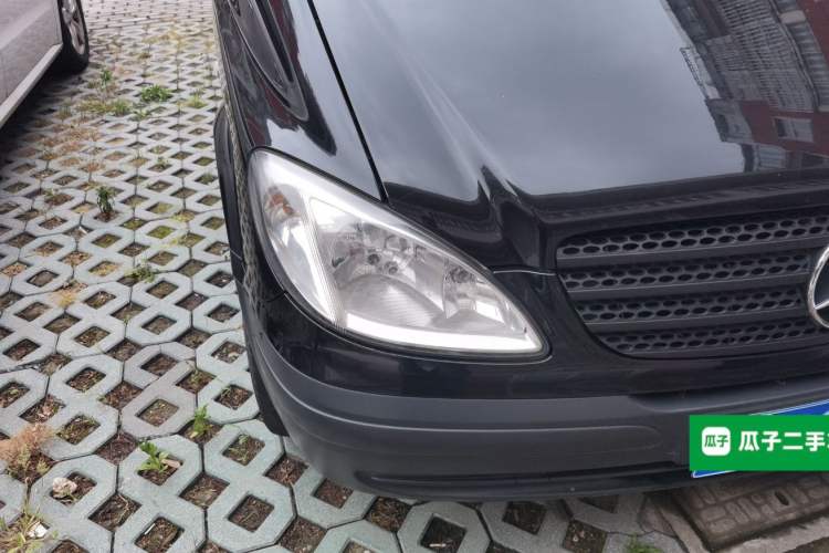 Used Mercedes-Benz Vito 2010 2.5L Elite Edition Right Front Headlight