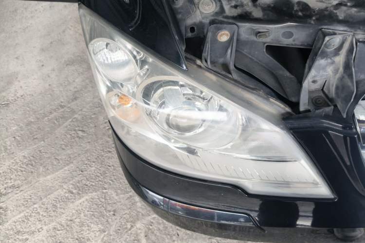 Used Mercedes-Benz Vito 2010 2.5L Elite Edition Right Front Headlight