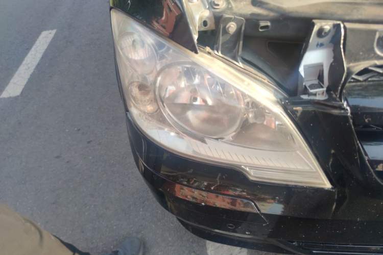 Used Mercedes-Benz Vito 2010 2.5L Elite Edition Right Front Headlight