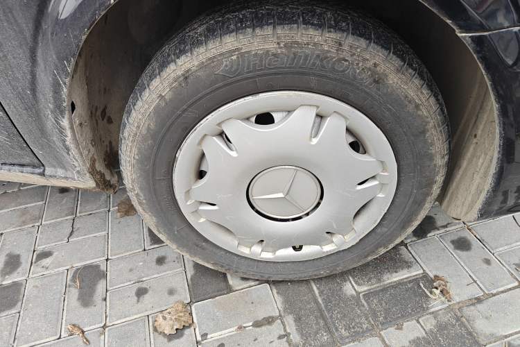 Used Mercedes-Benz Vito 2010 2.5L Business Edition Right Front Wheel Hub