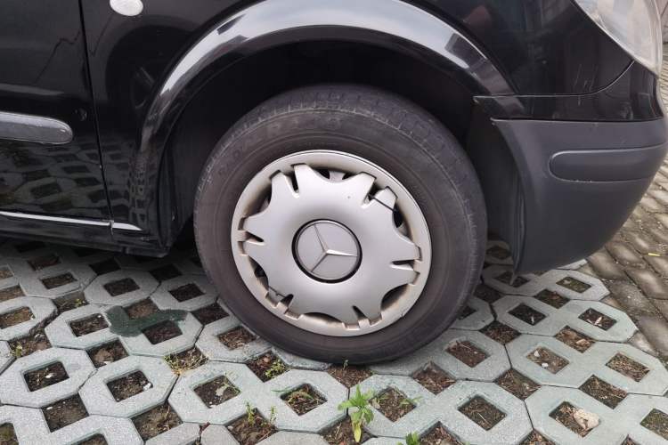 Used Mercedes-Benz Vito 2010 2.5L Elite Edition Right Front Wheel Hub