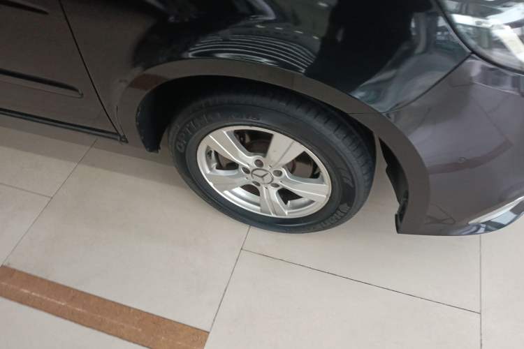 Used Mercedes-Benz Vito 2010 2.5L Elite Edition Right Front Wheel Hub