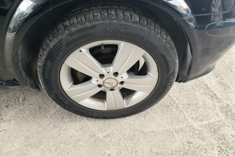 Used Mercedes-Benz Vito 2010 2.5L Elite Edition Right Front Wheel Hub