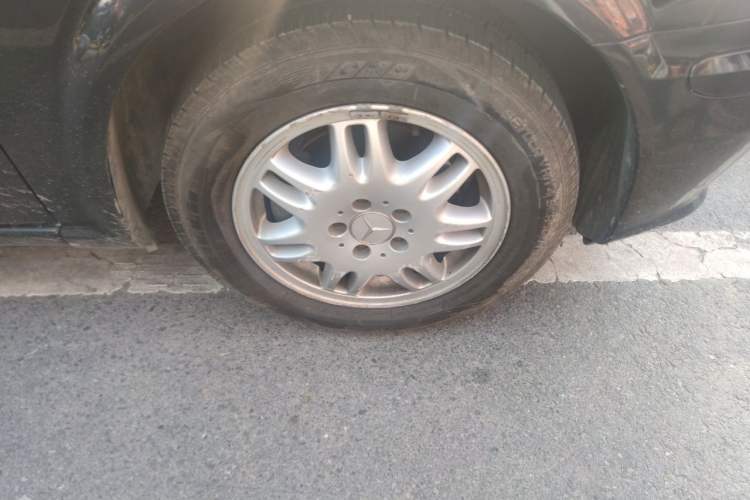 Used Mercedes-Benz Vito 2010 2.5L Elite Edition Right Front Wheel Hub