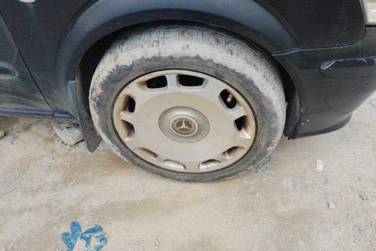Used Mercedes-Benz Vito 2010 2.5L Elite Edition Right Front Wheel Hub