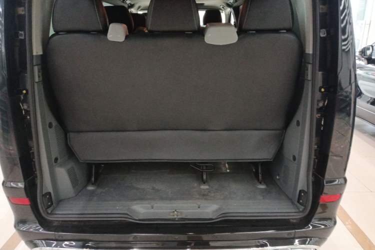 Used Mercedes-Benz Vito 2010 2.5L Elite Edition Trunk