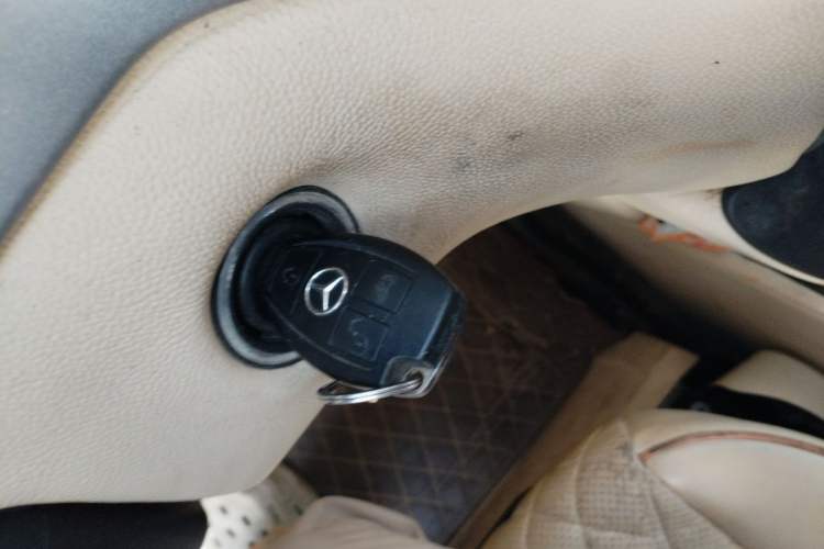 Used Mercedes-Benz Vito 2010 2.5L Elite Edition Vehicle Key