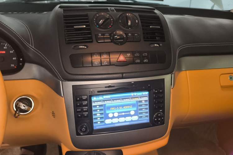 Used Mercedes-Benz Vito 2010 2.5L Elite Edition Audio And AC Panel