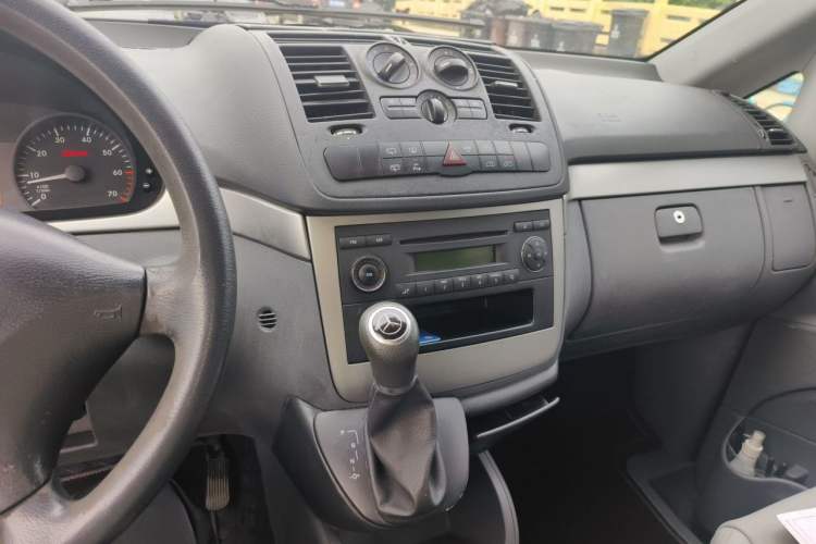 Used Mercedes-Benz Vito 2010 2.5L Elite Edition Audio And AC Panel