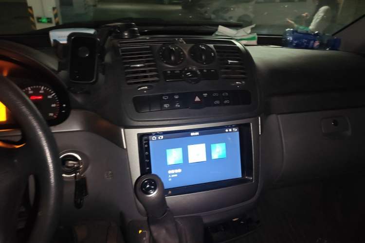 Used Mercedes-Benz Vito 2010 2.5L Elite Edition Audio And AC Panel