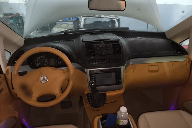 Used Mercedes-Benz Vito 2010 2.5L Elite Edition Center Console