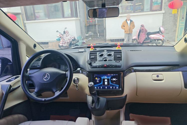 Used Mercedes-Benz Vito 2010 2.5L Elite Edition Center Console