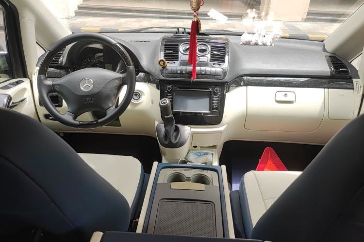 Used Mercedes-Benz Vito 2010 2.5L Elite Edition Center Console
