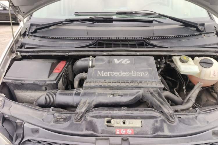 Used Mercedes-Benz Vito 2010 2.5L Elite Edition Engine Bay