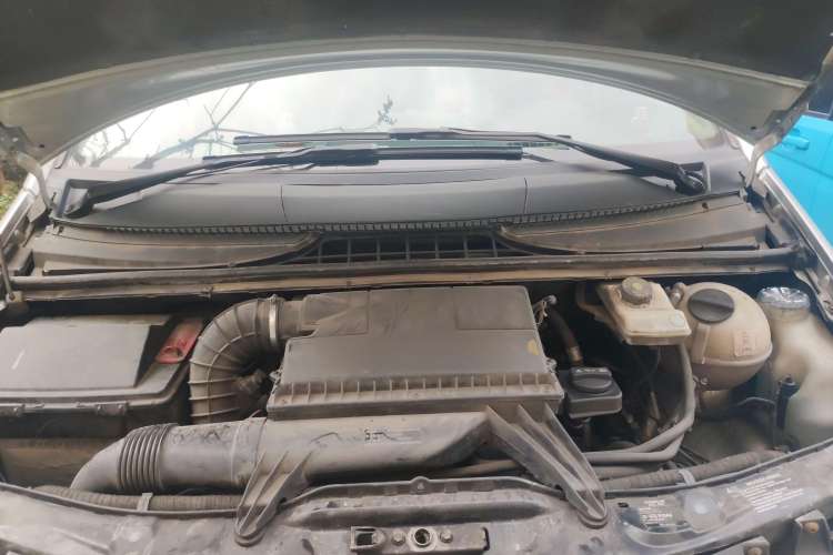 Used Mercedes-Benz Vito 2010 2.1T Diesel Elite Edition Engine Bay