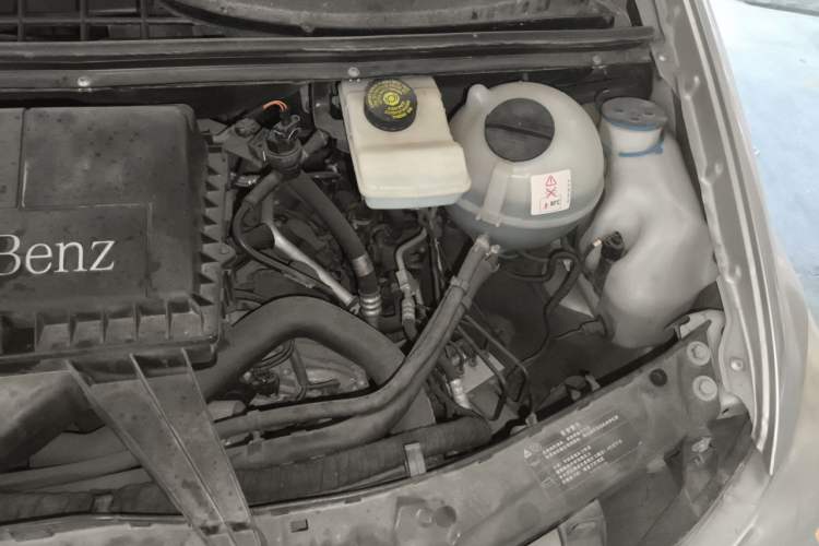 Used Mercedes-Benz Vito 2010 2.5L Elite Edition Engine Bay Left