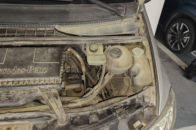 Used Mercedes-Benz Vito 2010 2.1T Diesel Elite Edition Engine Bay Left