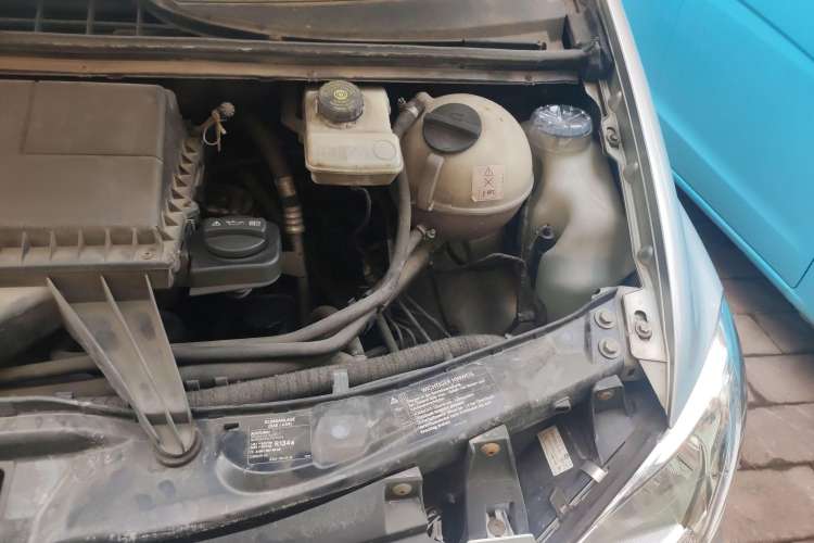 Used Mercedes-Benz Vito 2010 2.1T Diesel Elite Edition Engine Bay Left