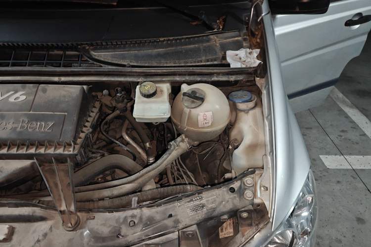 Used Mercedes-Benz Vito 2010 2.5L Elite Edition Engine Bay Left