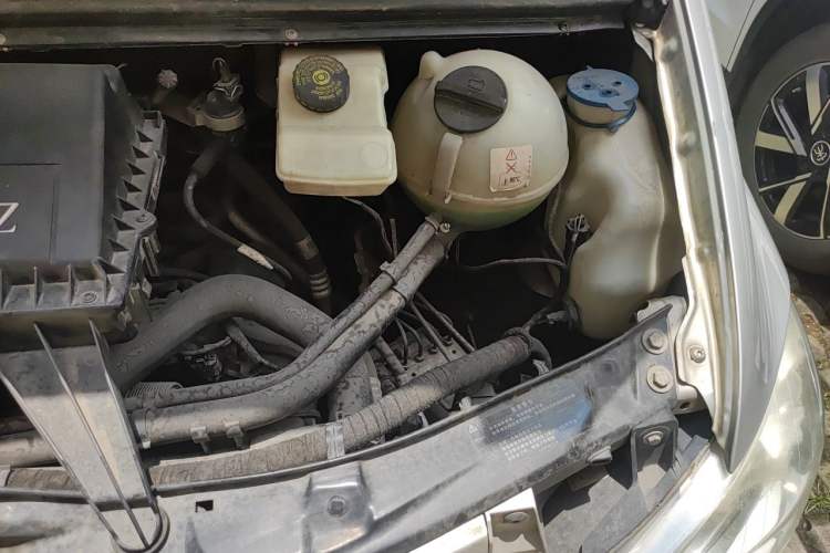 Used Mercedes-Benz Vito 2010 2.5L Elite Edition Engine Bay Left