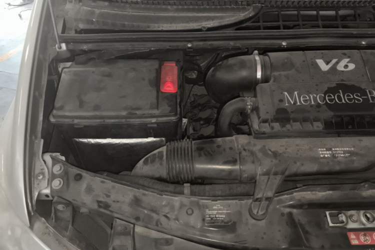 Used Mercedes-Benz Vito 2010 2.5L Elite Edition Engine Bay Right