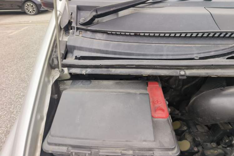 Used Mercedes-Benz Vito 2010 2.5L Elite Edition Engine Bay Right