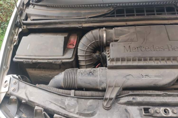 Used Mercedes-Benz Vito 2010 2.1T Diesel Elite Edition Engine Bay Right