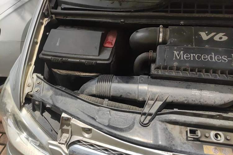 Used Mercedes-Benz Vito 2010 2.5L Elite Edition Engine Bay Right