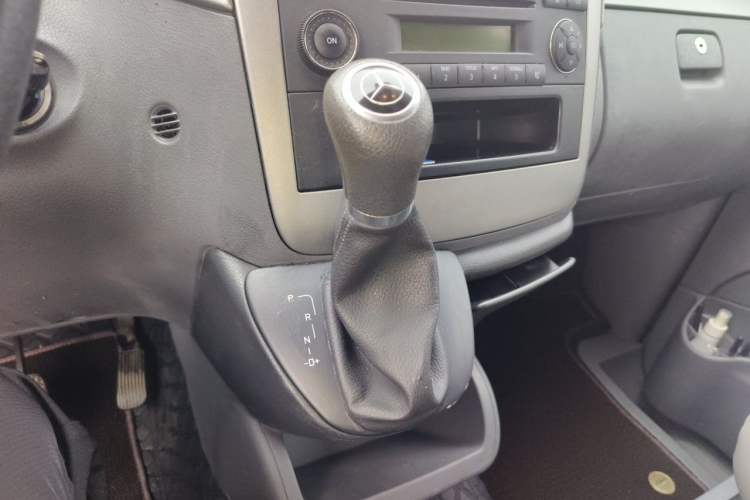 Used Mercedes-Benz Vito 2010 2.5L Elite Edition Gear Lever