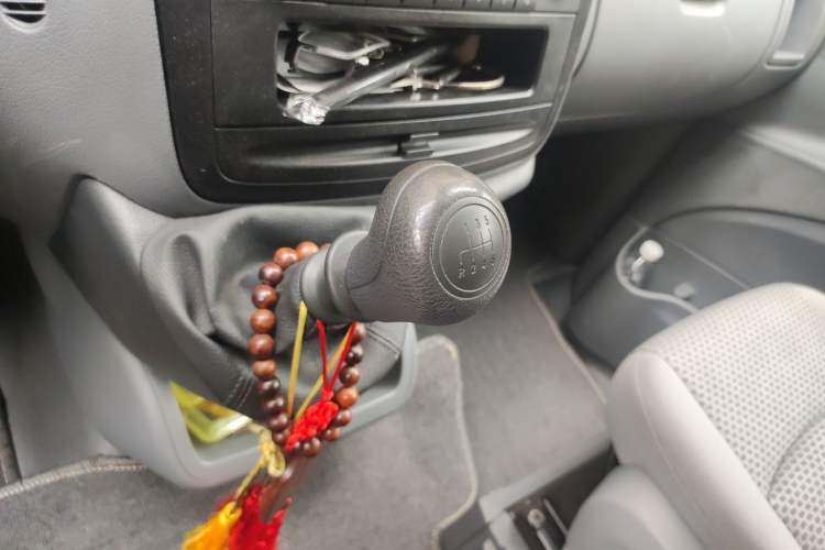 Used Mercedes-Benz Vito 2010 2.1T Diesel Elite Edition Gear Lever