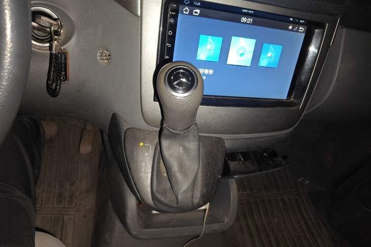 Used Mercedes-Benz Vito 2010 2.5L Elite Edition Gear Lever