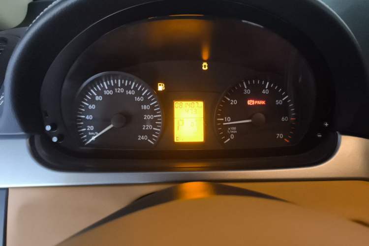 Used Mercedes-Benz Vito 2010 2.5L Elite Edition Instrument Cluster