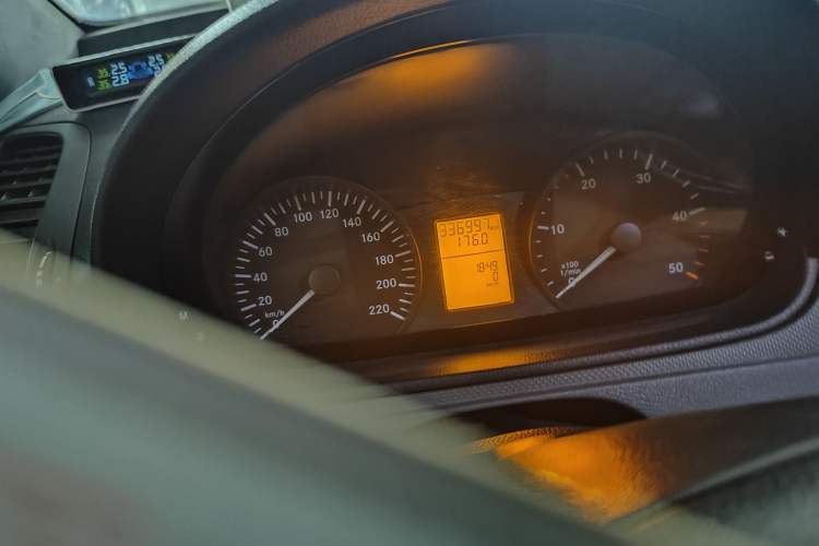 Used Mercedes-Benz Vito 2010 2.1T Diesel Elite Edition Instrument Cluster
