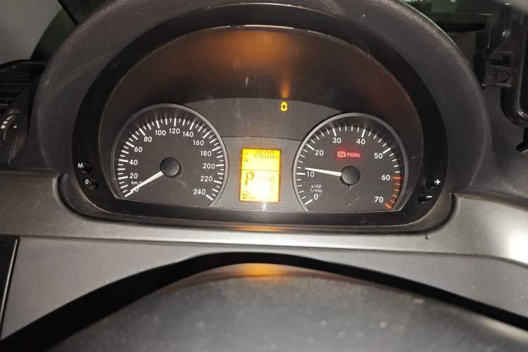Used Mercedes-Benz Vito 2010 2.5L Elite Edition Instrument Cluster