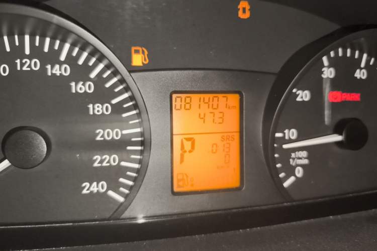 Used Mercedes-Benz Vito 2010 2.5L Elite Edition Odometer Close Up