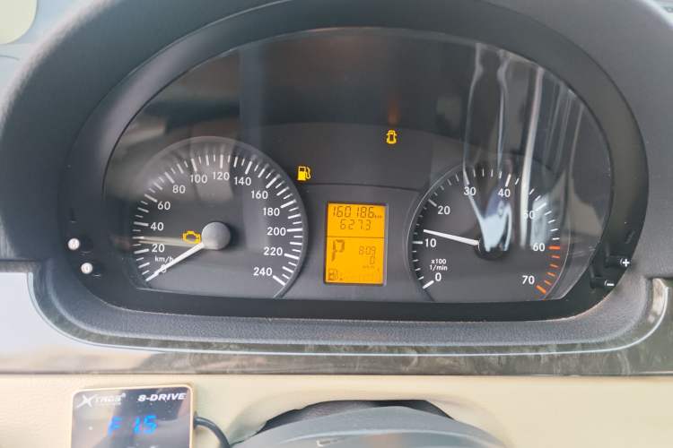 Used Mercedes-Benz Vito 2010 2.5L Elite Edition Odometer Close Up