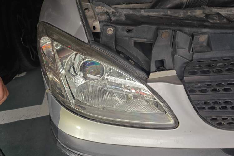 Used Mercedes-Benz Vito 2010 2.1T Diesel Elite Edition Right Front Headlight