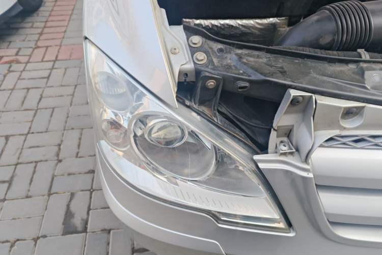 Used Mercedes-Benz Vito 2010 2.5L Elite Edition Right Front Headlight