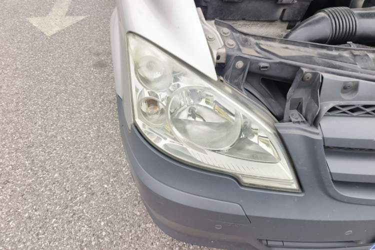 Used Mercedes-Benz Vito 2010 2.5L Elite Edition Right Front Headlight