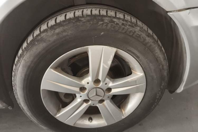 Used Mercedes-Benz Vito 2010 2.5L Elite Edition Right Front Wheel Hub