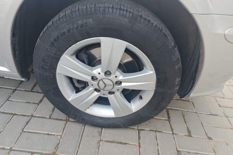 Used Mercedes-Benz Vito 2010 2.5L Elite Edition Right Front Wheel Hub