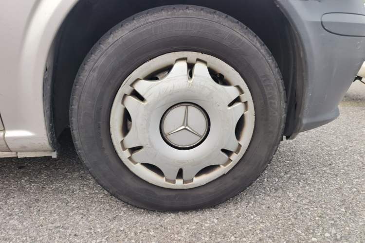 Used Mercedes-Benz Vito 2010 2.5L Elite Edition Right Front Wheel Hub