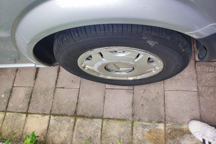 Used Mercedes-Benz Vito 2010 2.1T Diesel Elite Edition Right Front Wheel Hub