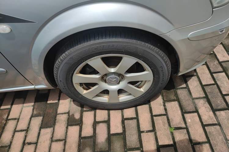Used Mercedes-Benz Vito 2010 2.5L Elite Edition Right Front Wheel Hub