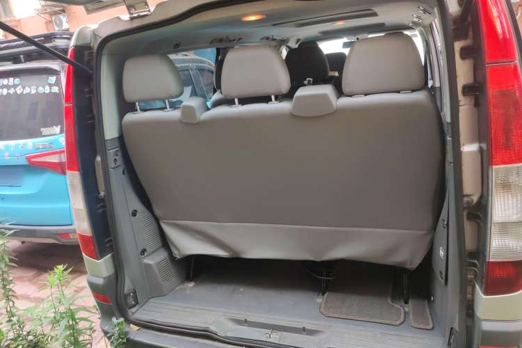 Used Mercedes-Benz Vito 2010 2.1T Diesel Elite Edition Trunk