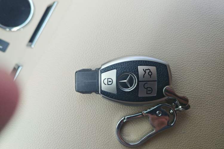 Used Mercedes-Benz Vito 2010 2.5L Elite Edition Vehicle Key