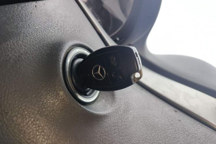 Used Mercedes-Benz Vito 2010 2.5L Elite Edition Vehicle Key