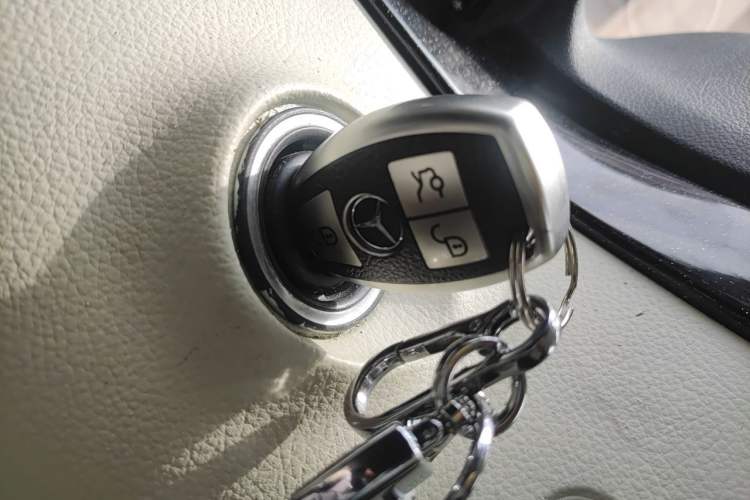 Used Mercedes-Benz Vito 2010 2.5L Elite Edition Vehicle Key