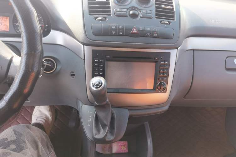 Used Mercedes-Benz Vito 2011 2.5L Elite Edition Audio And AC Panel